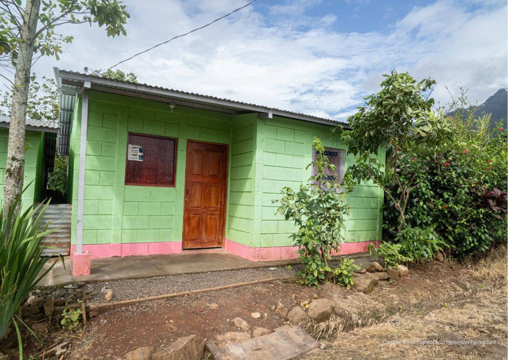 Maison en briques vertes